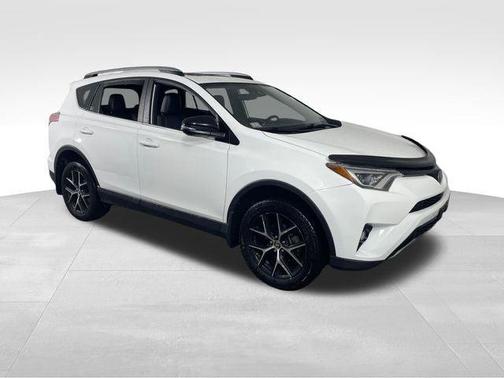 Super White 2017 Toyota RAV4 SE