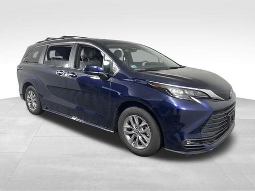 Blue 2025 Toyota Sienna XLE
