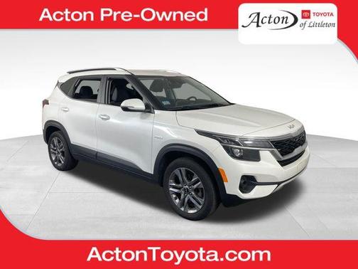Snow White Pearl 2023 Kia Seltos S