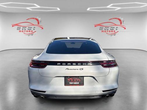 2018 Porsche Panamera 4S