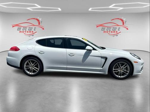 2015 Porsche Panamera 4
