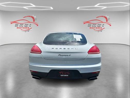 2015 Porsche Panamera 4