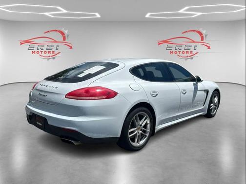 2015 Porsche Panamera 4