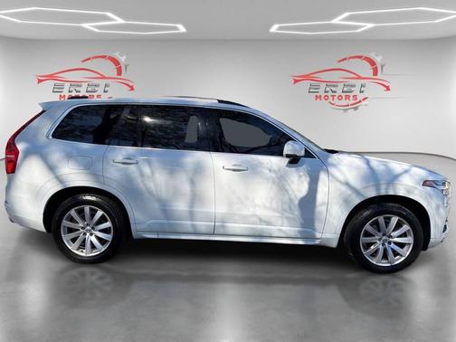 2016 Volvo XC90 T6 Momentum