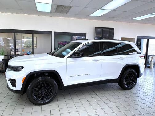 2023 Jeep Grand Cherokee Laredo