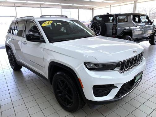 2023 Jeep Grand Cherokee Laredo