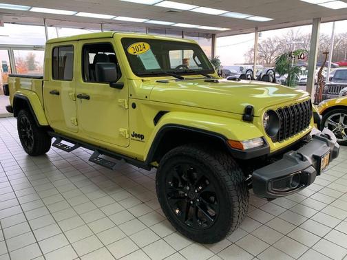 2024 Jeep Gladiator NightHawk 4x4 4dr Crew Cab 5.0 ft. SB
