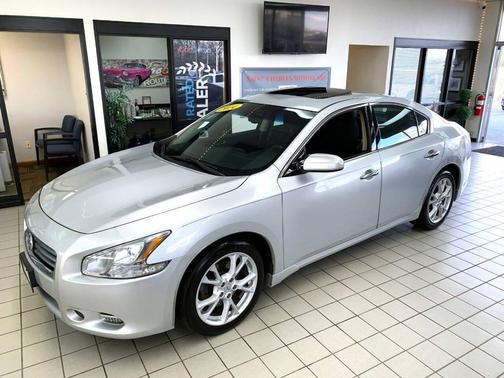 Silver 2014 Nissan Maxima SV