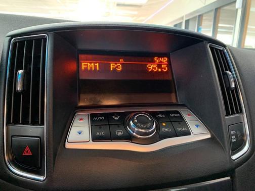 Silver 2014 Nissan Maxima SV