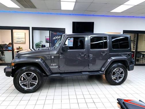 2016 Jeep Wrangler Unlimited Sahara