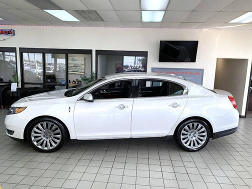 2016 Lincoln MKS Base