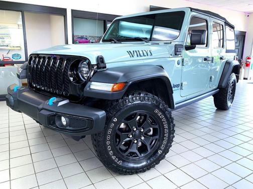 Earl Clear Coat 2023 Jeep Wrangler Willys
