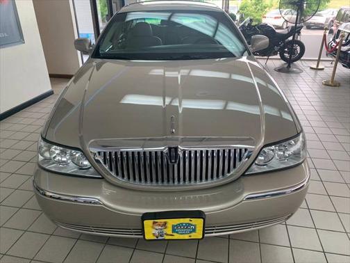 2005 Lincoln Town Car Signature