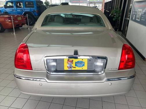 2005 Lincoln Town Car Signature