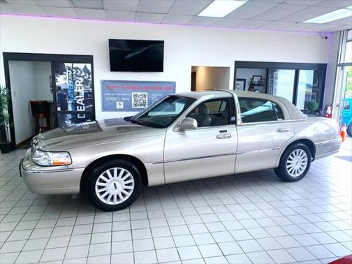 2005 Lincoln Town Car Signature