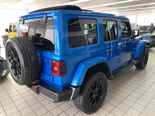 2023 Jeep Wrangler Sahara 4xe 4x4 4dr SUV