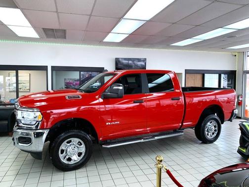 2024 RAM 2500 Big Horn 4x4 4dr Crew Cab 6.3 ft. SB Pickup