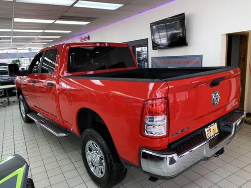 2024 RAM 2500 Big Horn 4x4 4dr Crew Cab 6.3 ft. SB Pickup
