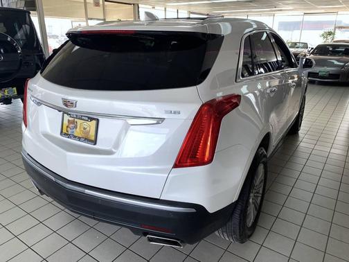 White 2018 Cadillac XT5 Luxury