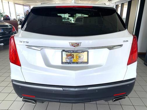 White 2018 Cadillac XT5 Luxury