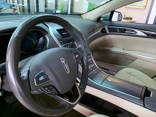2016 Lincoln MKZ Base