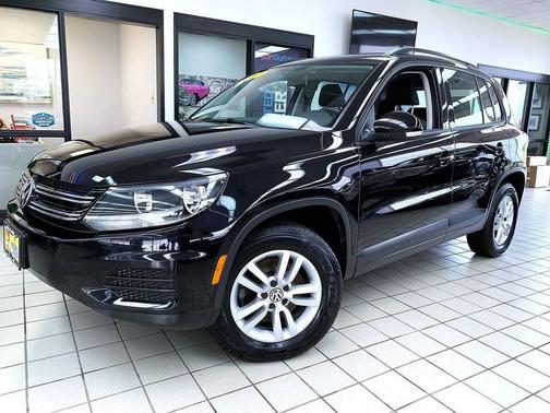 Deep Black Pearl 2017 Volkswagen Tiguan 2.0T S 4MOTION