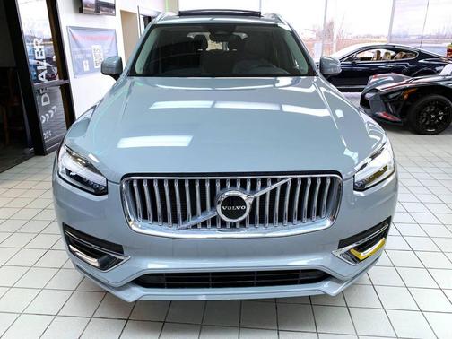 2025 Volvo XC90 B5 Core Bright Theme AWD 4dr SUV
