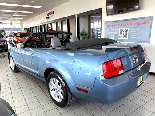 2007 Ford Mustang Deluxe