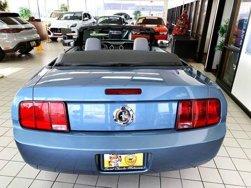 2007 Ford Mustang Deluxe