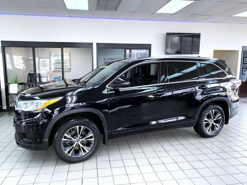 Black 2016 Toyota Highlander XLE