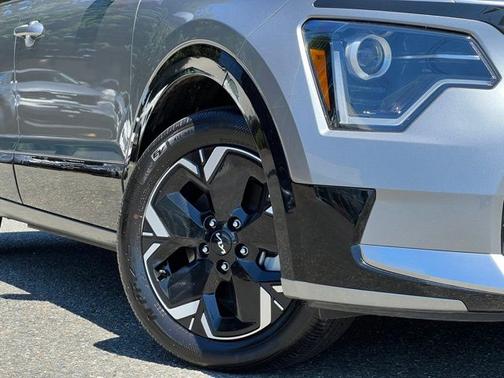 Steel Gray 2023 Kia Niro EV Wind
