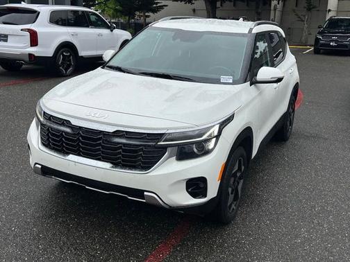 Snow White Pearl 2025 Kia Seltos S