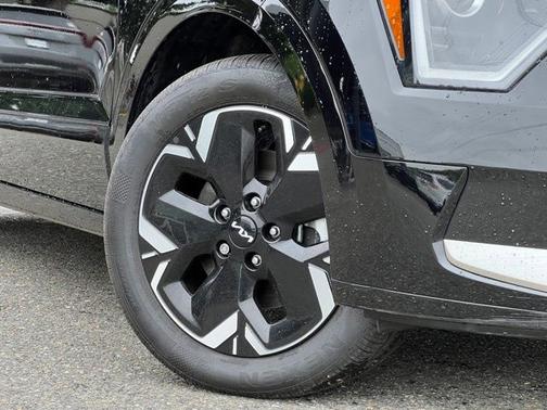Aurora Black 2025 Kia Niro EV Wind