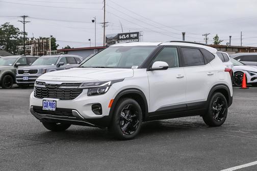 Snow White Pearl 2026 Kia Seltos EX