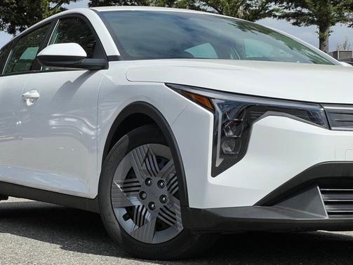 Snow White Pearl 2025 Kia K4 LX