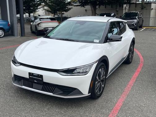 Snow White Pearl 2023 Kia EV6 Light