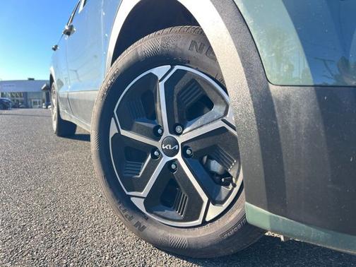 2024 Kia Niro EX