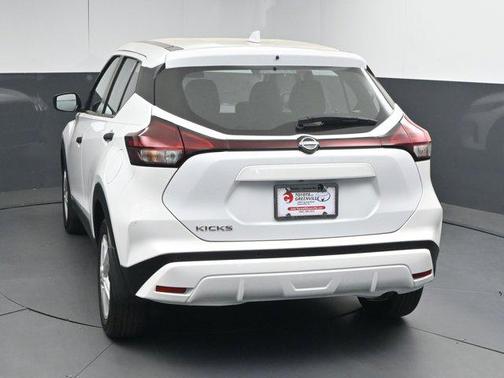 2025 Nissan Kicks S