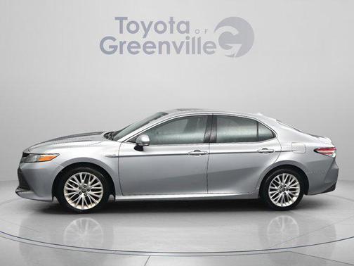 2020 Toyota Camry Hybrid XLE