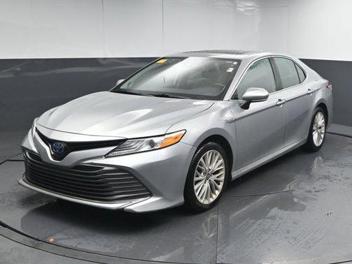 2020 Toyota Camry Hybrid XLE