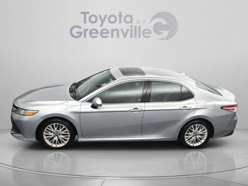 2020 Toyota Camry Hybrid XLE