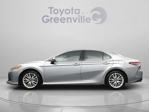 2020 Toyota Camry Hybrid XLE