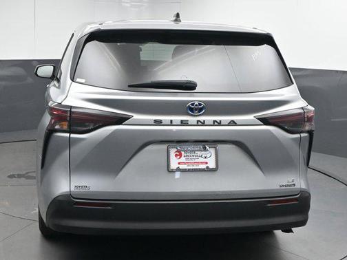 2023 Toyota Sienna LE