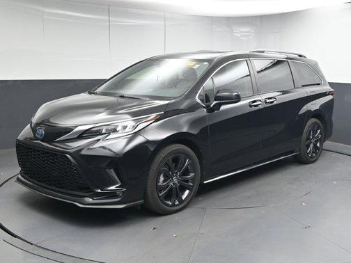 2022 Toyota Sienna XSE 7 Passenger