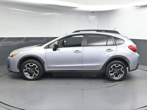Ice Silver Metallic 2017 Subaru Crosstrek 2.0i