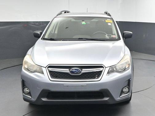 Ice Silver Metallic 2017 Subaru Crosstrek 2.0i