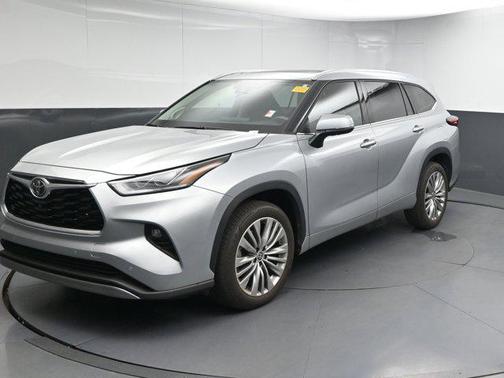 2022 Toyota Highlander Platinum