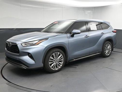 2022 Toyota Highlander Platinum