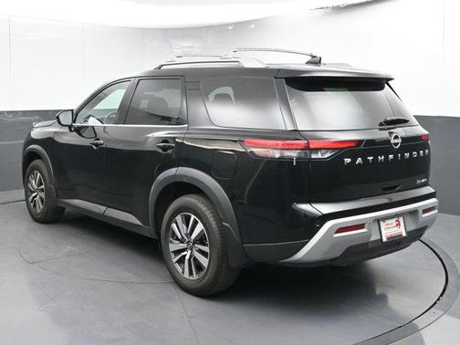 2023 Nissan Pathfinder SL 4WD