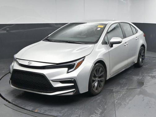 Classic Silver Metallic 2024 Toyota Corolla SE